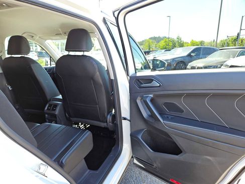 Used 2024 Volkswagen Tiguan SE image 17