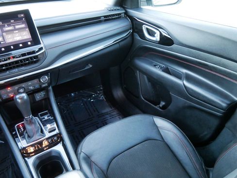 Used 2023 Jeep Compass Trailhawk image 11