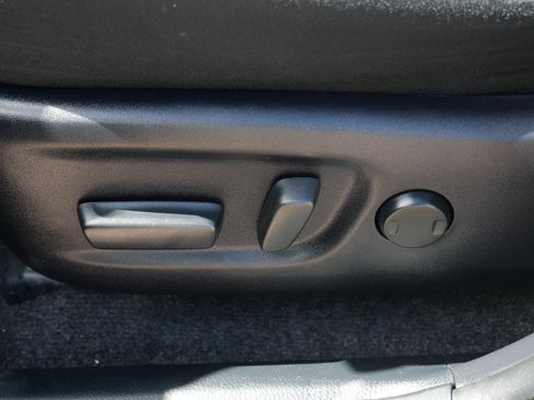 Used 2018 Toyota RAV4 XLE AWD/4WD image 19