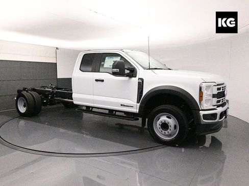 New 2026 Ford F450 XL w/ XL Chrome Package image 1