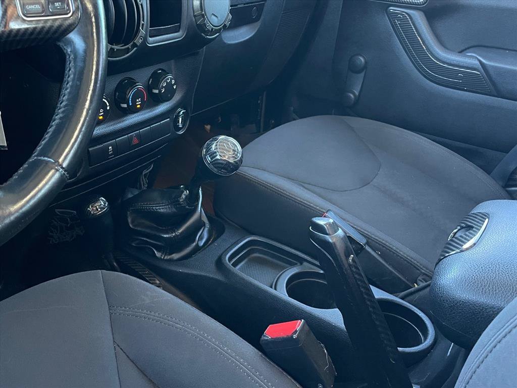 Used 2015 Jeep Wrangler Unlimited Sport w/ Connectivity Group AWD/4WD image 16