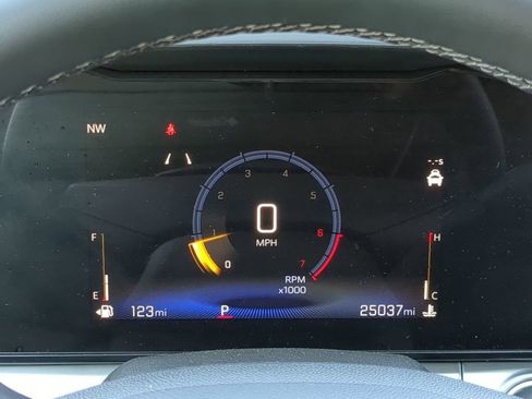 Used 2025 Chevrolet Trax LT w/ LT Convenience Package image 27