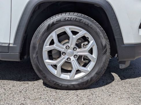 Used 2024 Jeep Compass Latitude AWD/4WD image 11
