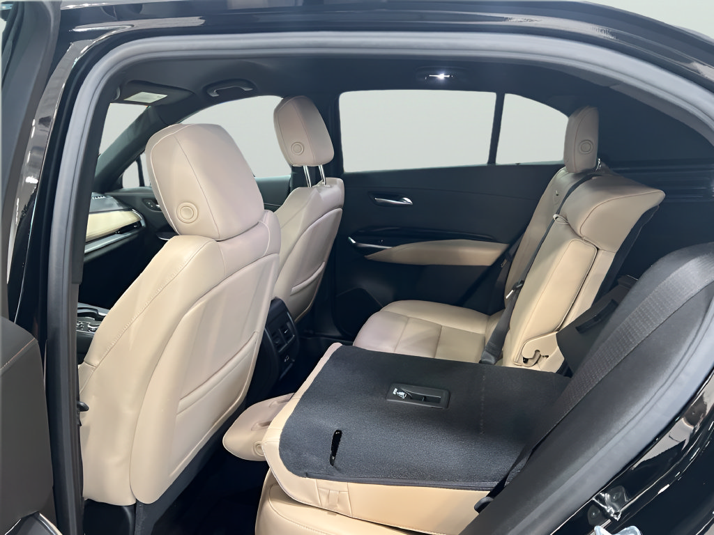 Used 2024 Cadillac XT4 Luxury w/ Cold Weather Package AWD/4WD image 13