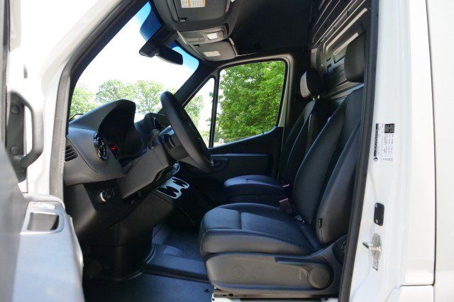 Used 2025 Mercedes-Benz Sprinter 2500 image 15