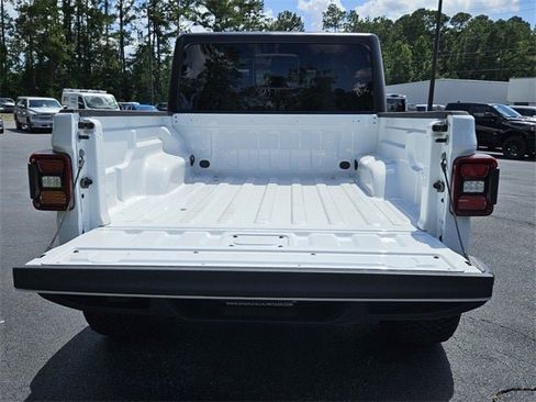 New 2024 Jeep Gladiator Sport image 13
