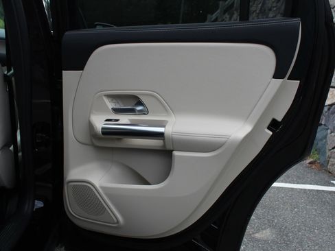 Used 2022 Mercedes-Benz GLA 250 GLA 250 4MATIC Sport Utility 4 image 17