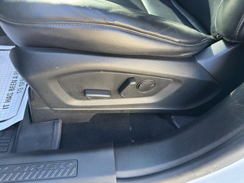 Used 2020 Ford Explorer XLT w/ Equipment Group 202A AWD/4WD image 12