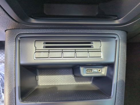 Used 2016 Volkswagen Tiguan SE image 34