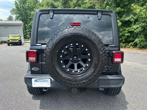 Used 2025 Jeep Wrangler Unlimited Sport AWD/4WD image 4