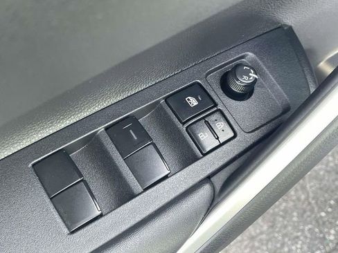 Used 2024 Toyota Corolla Cross SE image 15