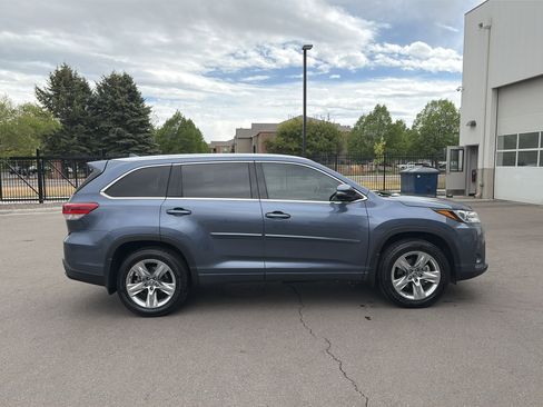 Used 2019 Toyota Highlander Limited AWD/4WD image 4