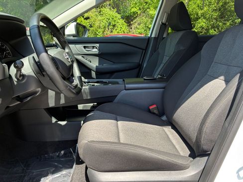Used 2025 Nissan Rogue SV FWD image 31