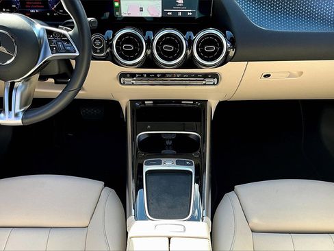 Used 2025 Mercedes-Benz GLA 250 4MATIC image 24