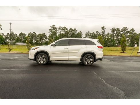 Used 2017 Toyota Highlander Limited Platinum AWD/4WD image 8