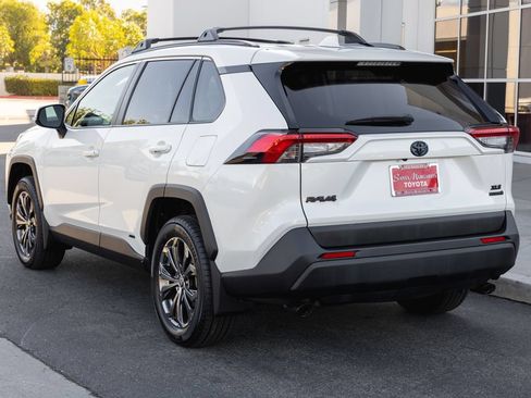 Used 2022 Toyota RAV4 XLE Premium AWD/4WD image 7