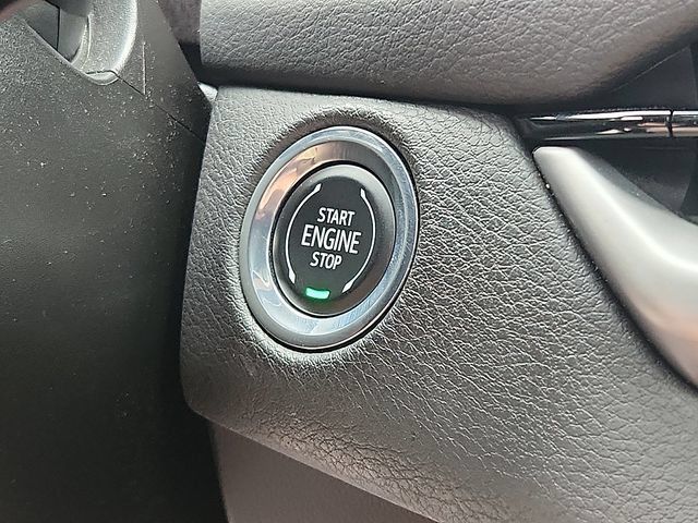 Certified 2024 Cadillac XT4 Sport w/ Technology Package FWD image 25
