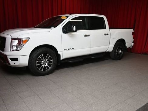 Used 2021 Nissan Titan SV w/ SV Convenience Package image 1