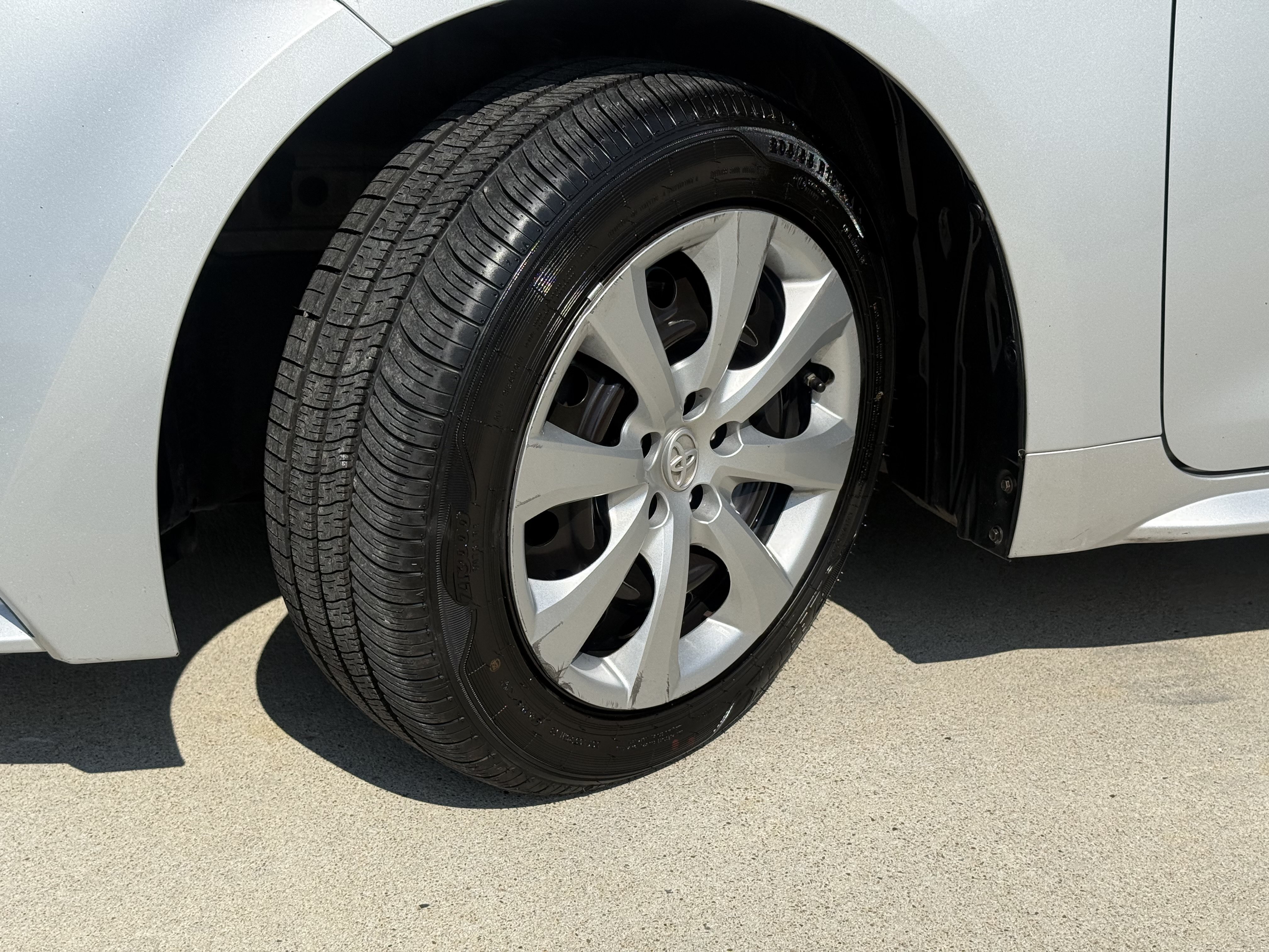 Used 2021 Toyota Corolla LE FWD image 18