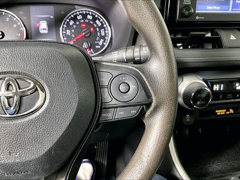 Used 2021 Toyota RAV4 XLE image 19