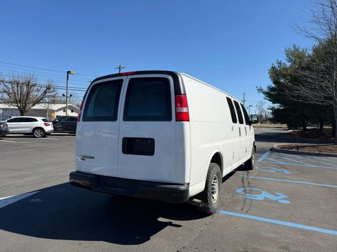 Used 2017 Chevrolet Express 2500 Extended image 5