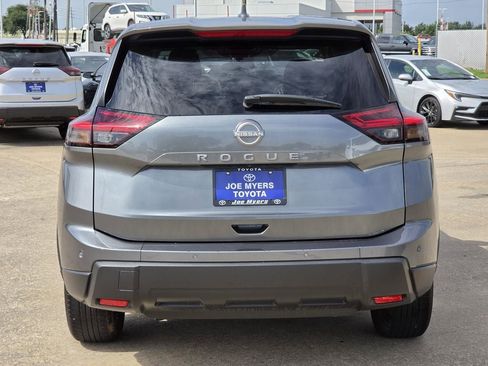 Used 2025 Nissan Rogue SV FWD image 8