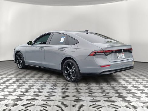 Certified 2025 Honda Accord SE image 4