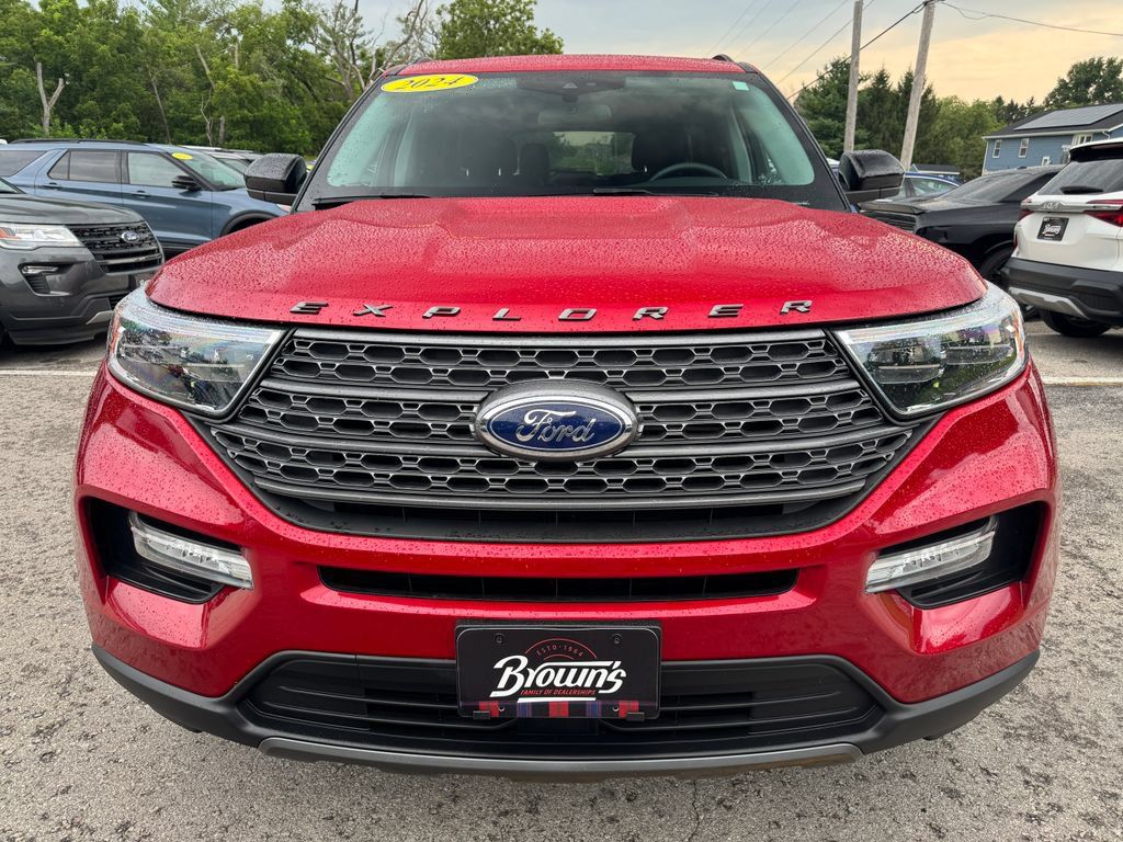 Used 2024 Ford Explorer XLT w/ Equipment Group 202A AWD/4WD image 2