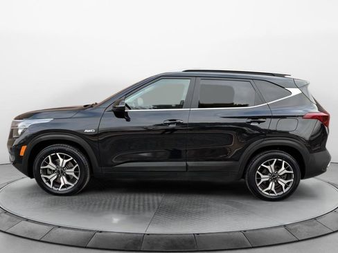 Used 2022 Kia Seltos EX image 2