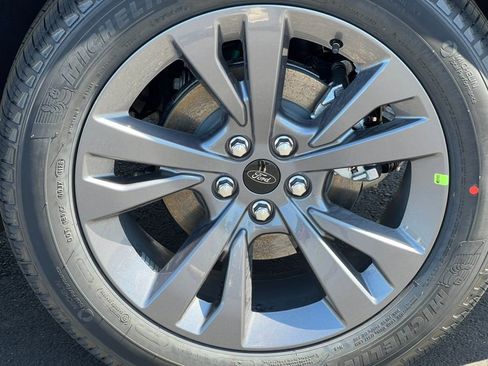 Used 2026 Ford Explorer Active AWD/4WD image 9