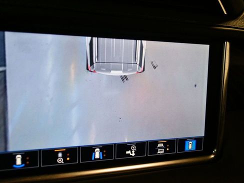 Used 2021 GMC Yukon Denali w/ Denali Premium Package image 7