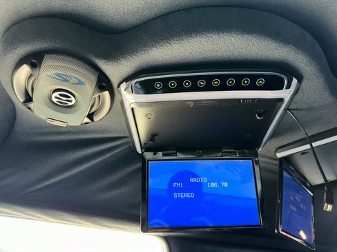 Used 2009 Cadillac DTS Limousine image 22