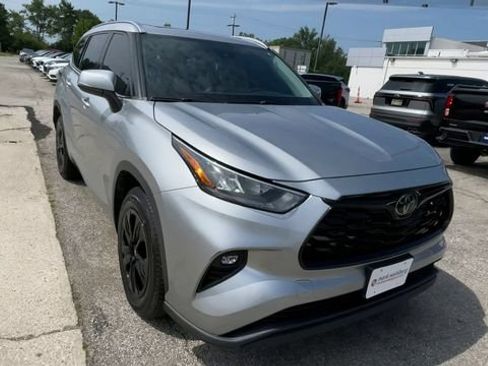 Used 2020 Toyota Highlander XLE FWD image 4