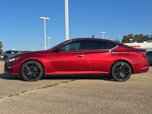 Used 2019 Nissan Altima 2.5 Platinum image 9