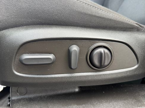 Used 2022 Chevrolet Traverse LT image 14