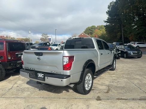 Used 2017 Nissan Titan SV image 5