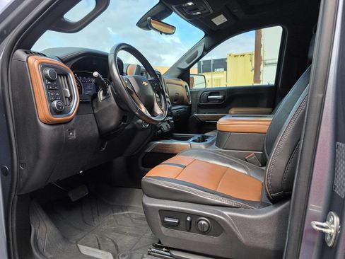 Used 2019 Chevrolet Silverado 1500 High Country w/ Technology Package image 16