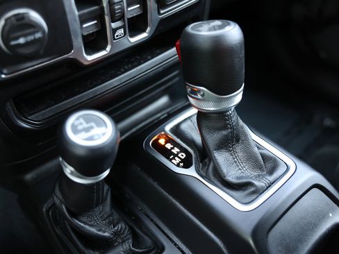 Used 2022 Jeep Wrangler Unlimited Sport image 27