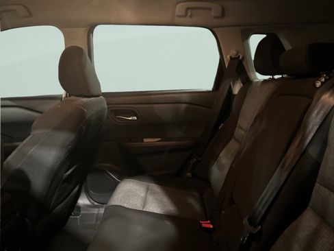 Used 2025 Nissan Rogue SV AWD/4WD image 14