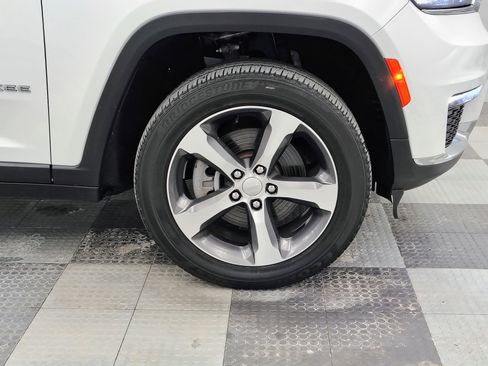 Used 2023 Jeep Grand Cherokee L Limited AWD/4WD image 14