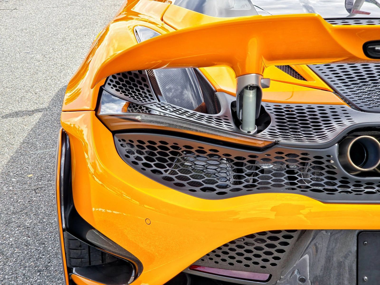 Used 2022 McLaren 765LT RWD image 25