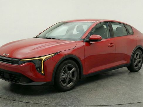 Used 2025 Kia K4 LXS image 3
