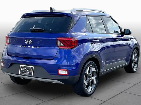 Used 2022 Hyundai Venue SEL FWD image 12