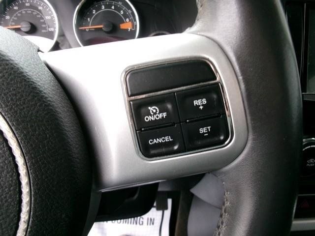 Used 2014 Jeep Compass Latitude AWD/4WD image 11