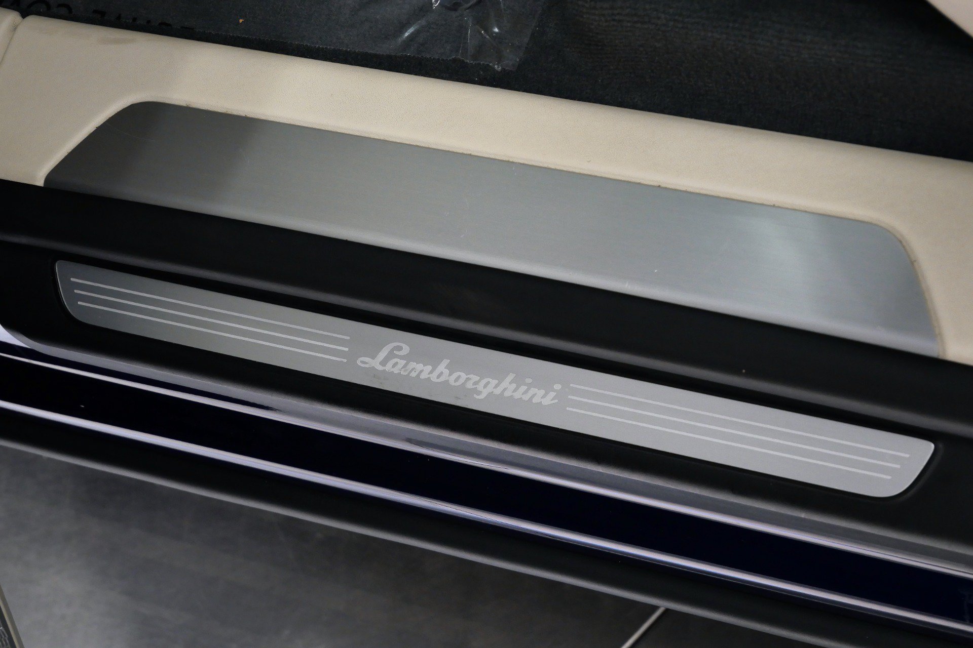 Used 2022 Lamborghini Urus AWD/4WD image 27