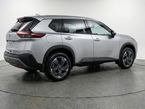 Used 2025 Nissan Rogue SV FWD image 9