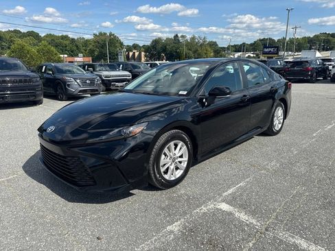 Used 2025 Toyota Camry LE FWD image 1