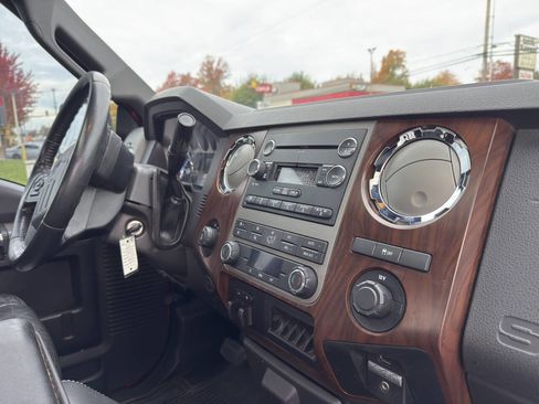 Used 2011 Ford F250 Lariat image 9