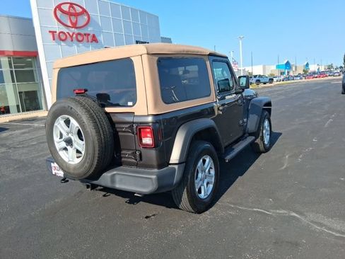 Used 2019 Jeep Wrangler Sport AWD/4WD image 9