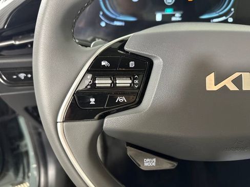 Used 2024 Kia Niro EX image 15